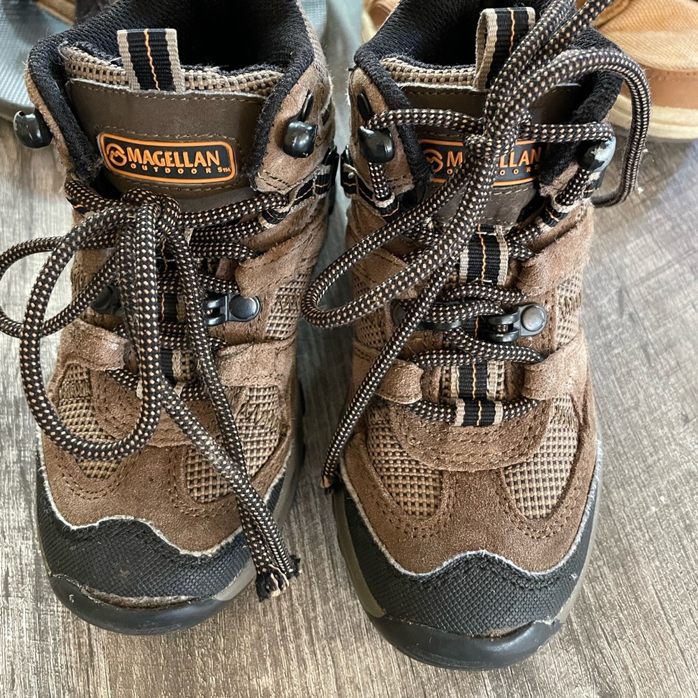 Magellan outdoor kids Boots size 11